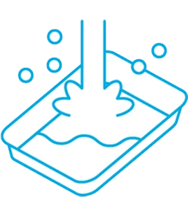 容器をすすいでいる画像